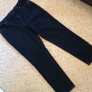 Chico’s Dark Wash so slimming jeans 👖